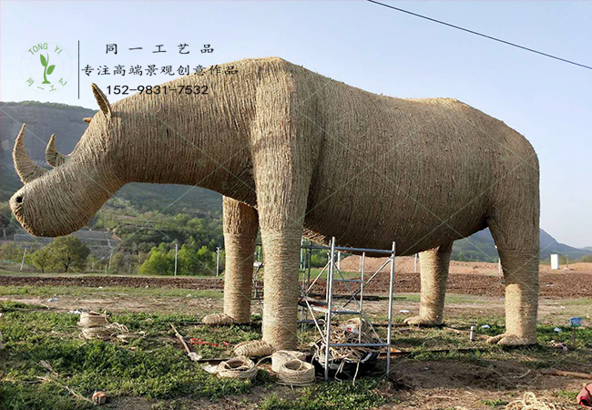 大型草雕犀牛造型 大型草雕犀牛造型