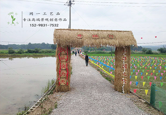 安徽客戶稻草工藝品草雕大門案例圖