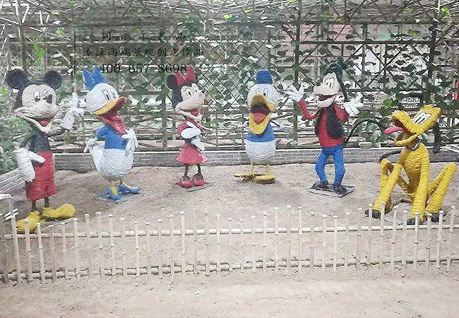 稻草工藝品唐老鴨米老鼠組合造型