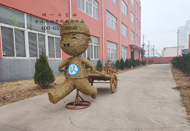 稻草工藝品小孩拉車