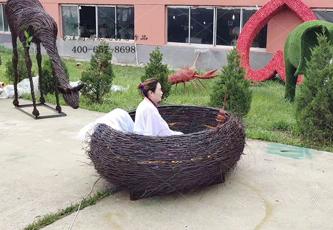 網(wǎng)紅藤編鳥巢造型